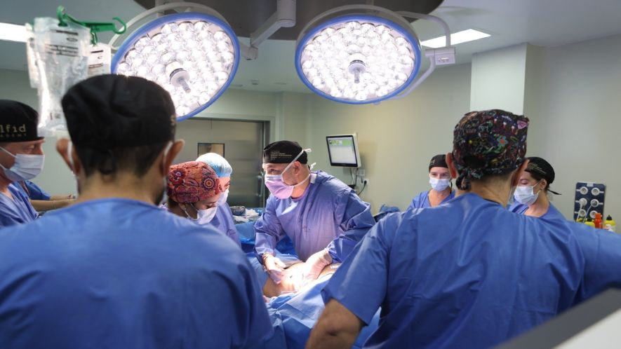 Dr. Juan José Aparicio, cirujano plástico de Clínica SILFID