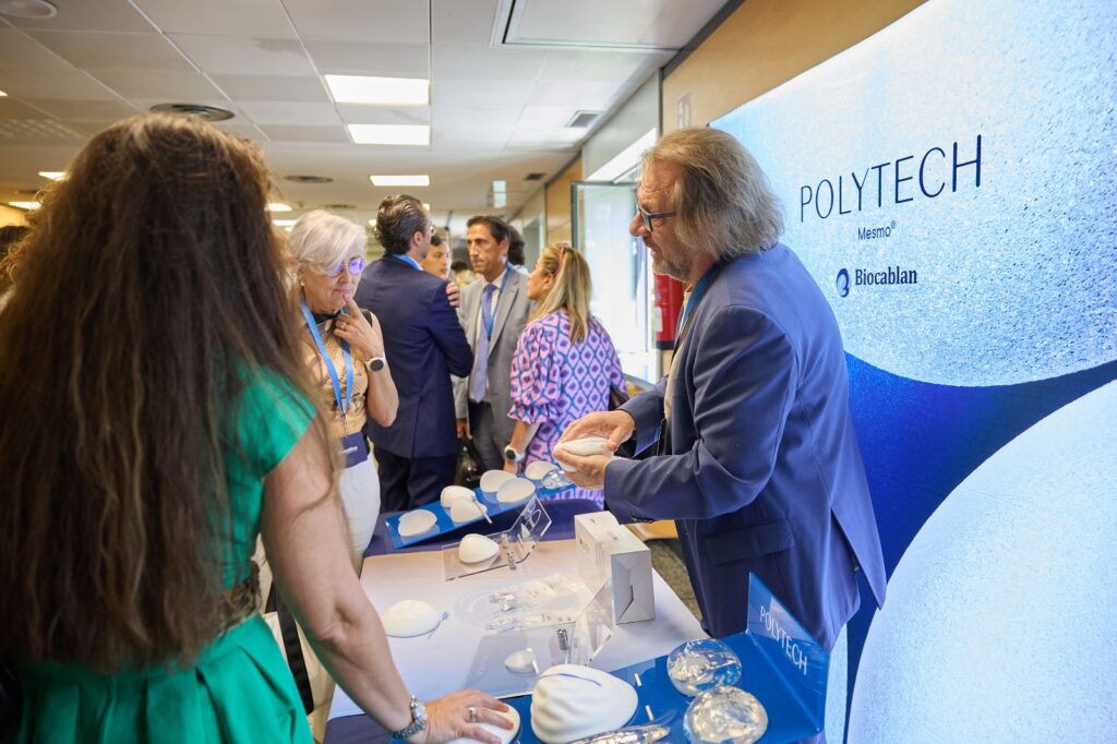 Presentación sobre implantes mamarios ultraligeros B-Lite durante el curso de cirugía mamaria